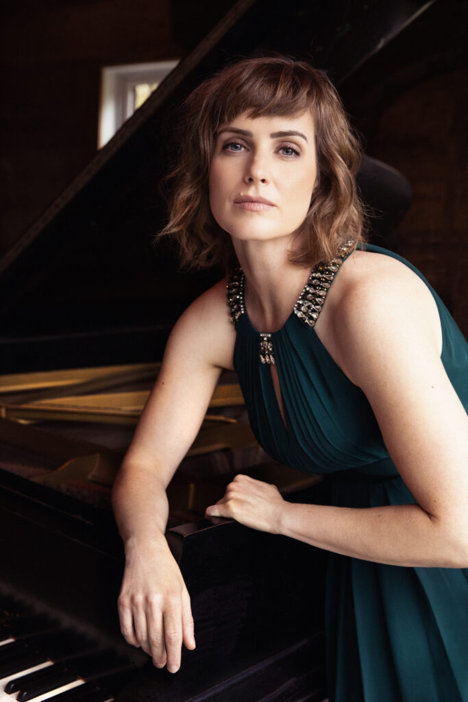 Amy Gustafson pianist